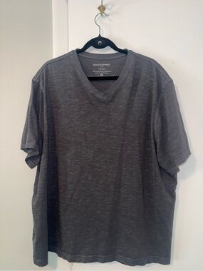 Banana Republic Men's V-Neck Short Sleeve Shirt — Charcoal